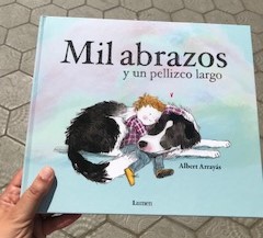 Libro mil abrazos y un pellizco largo